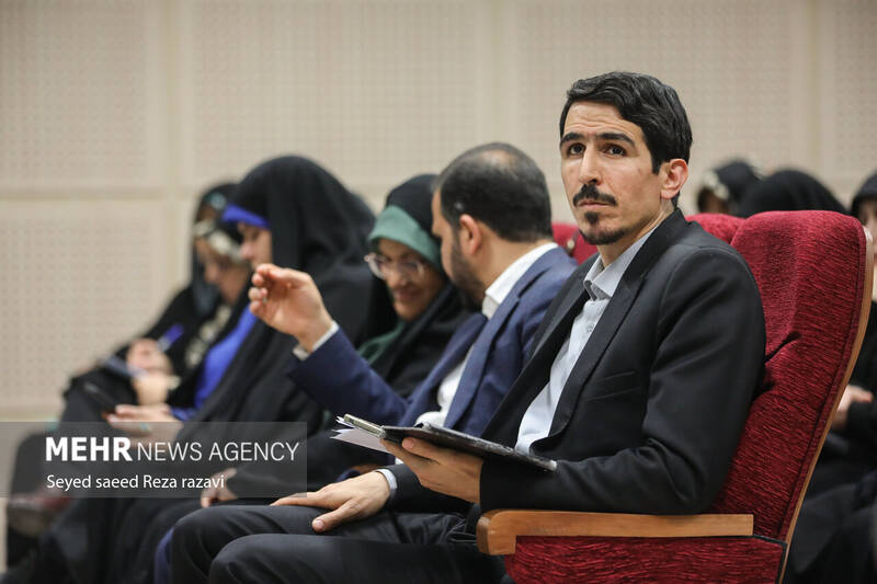 نشست دبیران استانی احزاب جبهه تحول خواهان انقلابی بعدازظهر امروز پنج شنبه ۲۵ آبان ماه ۱۴۰۲ با حضور و سخنرانی علیرضا زاکانی شهردار تهران و غلامعلی حدادعادل رئیس شورای ائتلاف نیروهای انقلاب اسلامی در سالن صدرا تهران برگزار شد