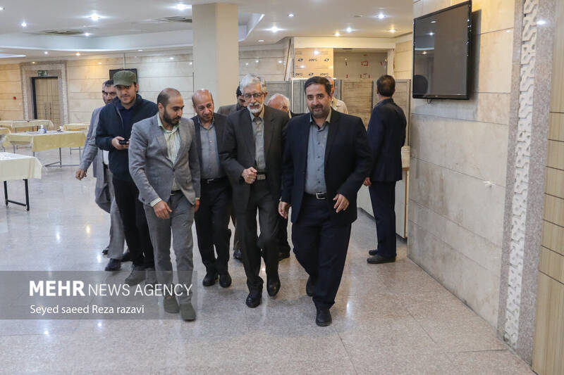 نشست دبیران استانی احزاب جبهه تحول خواهان انقلابی بعدازظهر امروز پنج شنبه ۲۵ آبان ماه ۱۴۰۲ با حضور و سخنرانی علیرضا زاکانی شهردار تهران و غلامعلی حدادعادل رئیس شورای ائتلاف نیروهای انقلاب اسلامی در سالن صدرا تهران برگزار شد