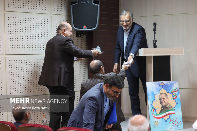 نشست دبیران استانی احزاب جبهه تحول خواهان انقلابی بعدازظهر امروز پنج شنبه ۲۵ آبان ماه ۱۴۰۲ با حضور و سخنرانی علیرضا زاکانی شهردار تهران و غلامعلی حدادعادل رئیس شورای ائتلاف نیروهای انقلاب اسلامی در سالن صدرا تهران برگزار شد