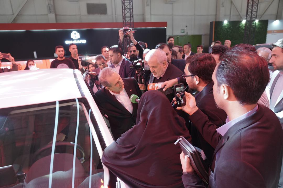 وزیر صمت: از خودروسازان پیشرو در فناوری حمایت میکنیم