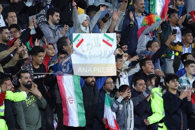 درخواست جالب یک تماشاگر دیدار ایران و هنگ کنگ از طارمی +عکس