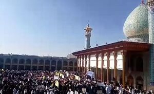اجتماع مردم شیراز در صحن مطهر شاهچراغ(ع)