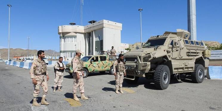 یگان ویژه با پهپاد و طوفان به کویر آمد+ عکس