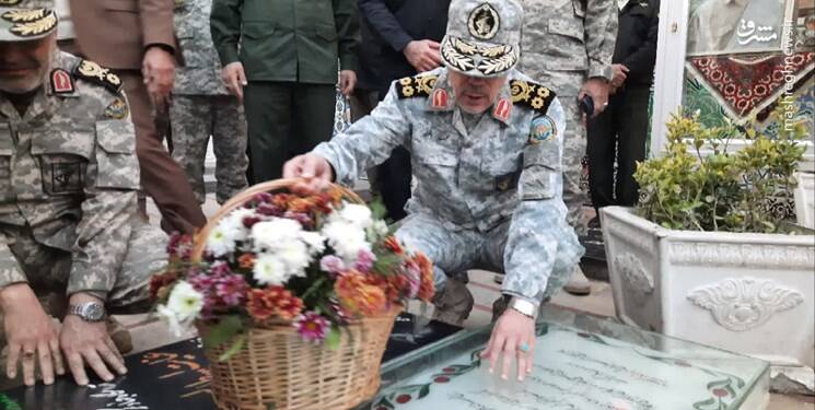 حضور سرلشکر باقری بر مزار شهید حاج قاسم سلیمانی+ عکس