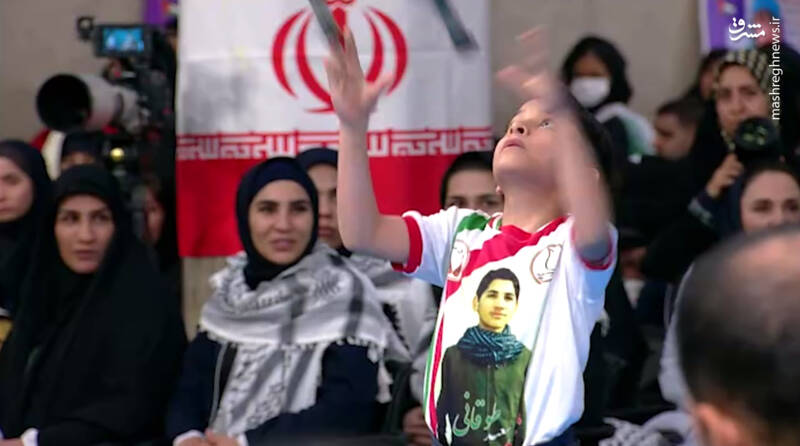 تصویری از یک شهید پهلوان در دیدار رهبر انقلاب