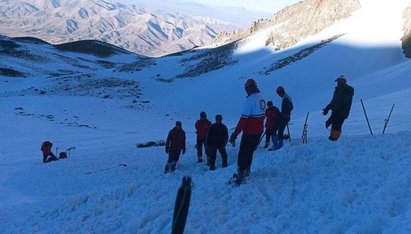 ریزش بهمن در اشترانکوه؛ ۵ نفر مفقود شدند +فیلم