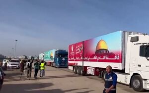کامیون‌ کمک‌های بشردوستانه درحال ورود به غزه