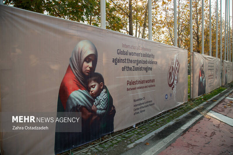 همایش بینالمللی همبستگی جهانی زنان علیه نسلکشی رژیم صهیونیستی با عنوان «اشک مریم» همزمان با ۲۵ نوامبر روز جهانی رفع خشونت علیه زنان با حضور میهمانان داخلی و خارجی، جمعی از زنان اندیشمند و کنشگر بینالمللی بعدازظهر امروز ۴ آذر ۱۴۰۲ در سالن اجلاس سران در تهران برگزار شد