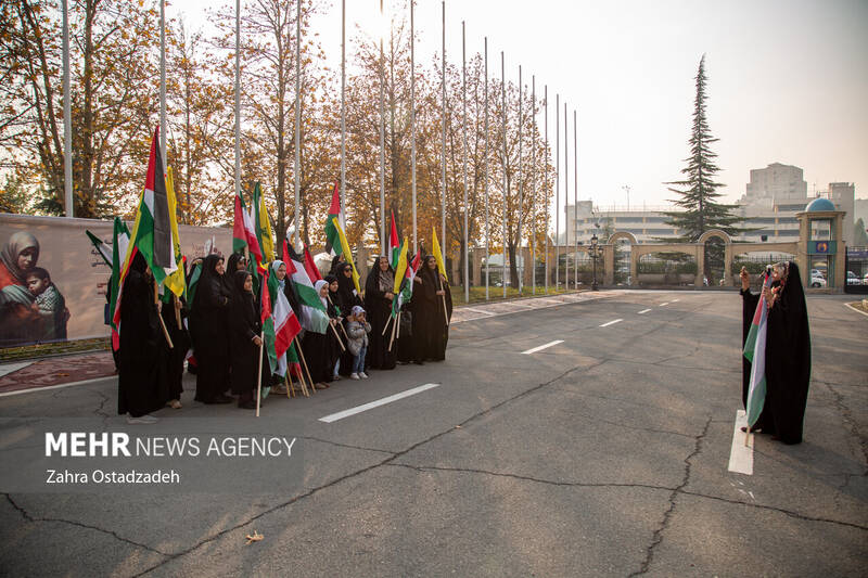 همایش بینالمللی همبستگی جهانی زنان علیه نسلکشی رژیم صهیونیستی با عنوان «اشک مریم» همزمان با ۲۵ نوامبر روز جهانی رفع خشونت علیه زنان با حضور میهمانان داخلی و خارجی، جمعی از زنان اندیشمند و کنشگر بینالمللی بعدازظهر امروز ۴ آذر ۱۴۰۲ در سالن اجلاس سران در تهران برگزار شد