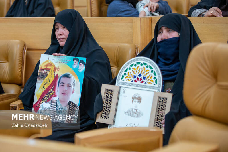 همایش بینالمللی همبستگی جهانی زنان علیه نسلکشی رژیم صهیونیستی با عنوان «اشک مریم» همزمان با ۲۵ نوامبر روز جهانی رفع خشونت علیه زنان با حضور میهمانان داخلی و خارجی، جمعی از زنان اندیشمند و کنشگر بینالمللی بعدازظهر امروز ۴ آذر ۱۴۰۲ در سالن اجلاس سران در تهران برگزار شد