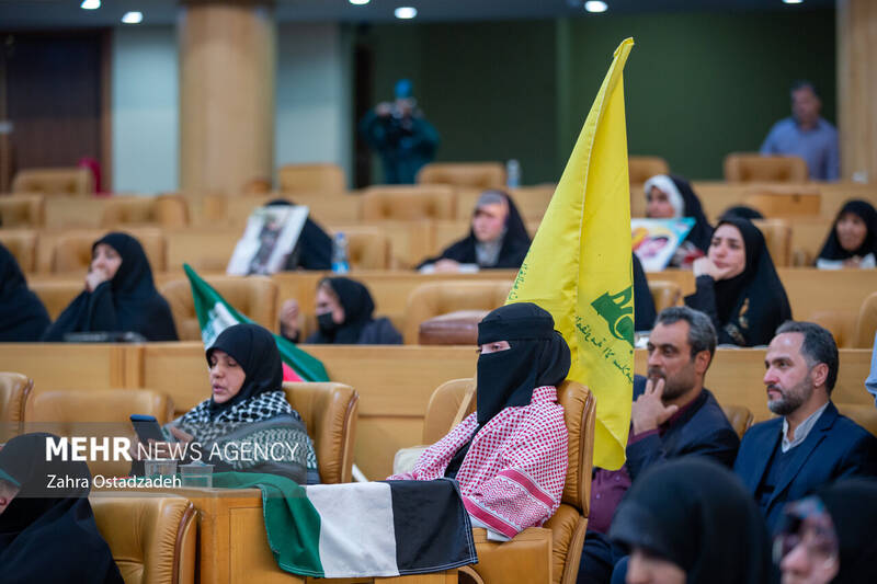 همایش بینالمللی همبستگی جهانی زنان علیه نسلکشی رژیم صهیونیستی با عنوان «اشک مریم» همزمان با ۲۵ نوامبر روز جهانی رفع خشونت علیه زنان با حضور میهمانان داخلی و خارجی، جمعی از زنان اندیشمند و کنشگر بینالمللی بعدازظهر امروز ۴ آذر ۱۴۰۲ در سالن اجلاس سران در تهران برگزار شد