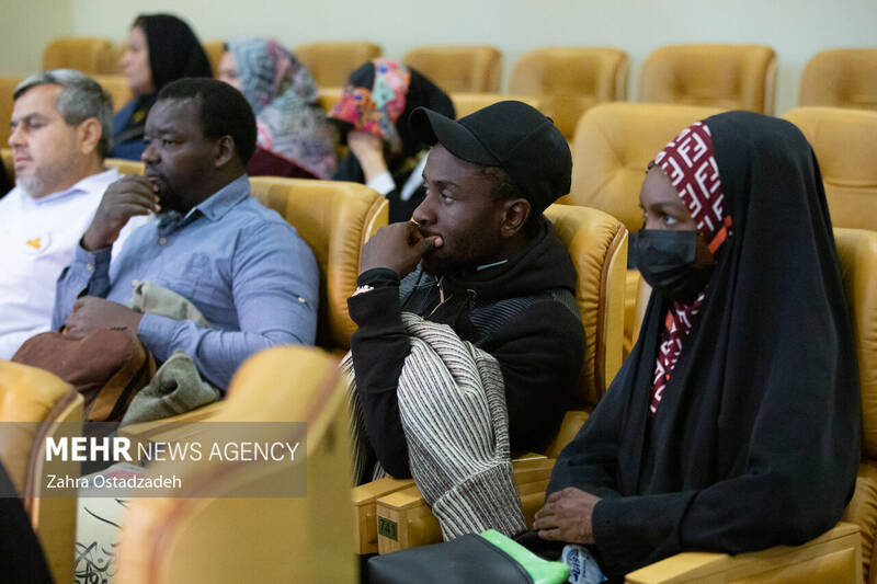 همایش بینالمللی همبستگی جهانی زنان علیه نسلکشی رژیم صهیونیستی با عنوان «اشک مریم» همزمان با ۲۵ نوامبر روز جهانی رفع خشونت علیه زنان با حضور میهمانان داخلی و خارجی، جمعی از زنان اندیشمند و کنشگر بینالمللی بعدازظهر امروز ۴ آذر ۱۴۰۲ در سالن اجلاس سران در تهران برگزار شد