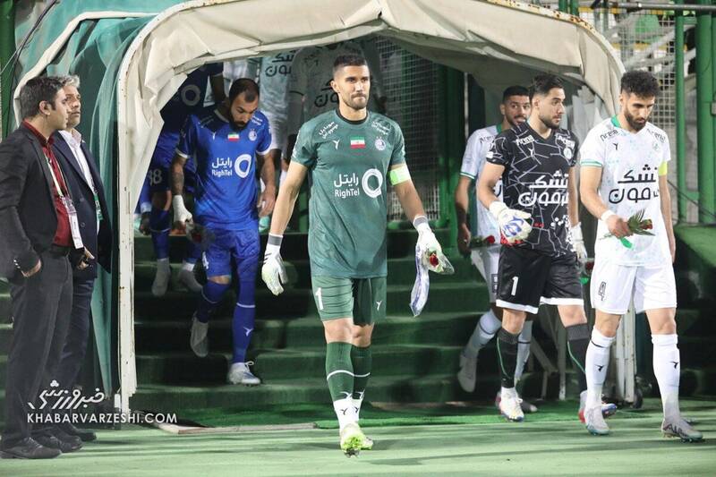 زورشان به استقلال نمیرسد سرمربیاش را آزار میدهند/ این رسم میزبانی نیست آن هم اصفهانیها/ حسینی هیچ تقصیری روی گل نداشت