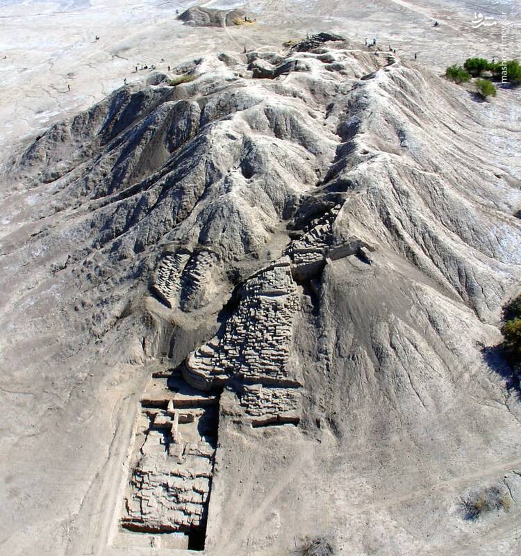 تصویری از تپه باستانی کُنار صَندل جیرفت