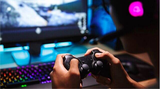 فرار کردن از دنیای پلشتیها