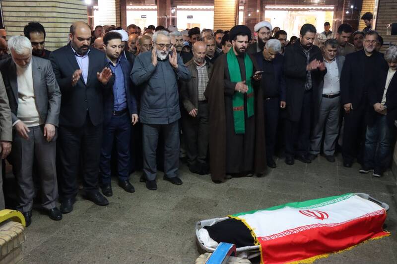 مراسم وداع با پیکر پروانه معصومی در رشت + عکس