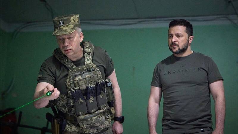 پارانویای زلنسکی نسبت به فرماندهان نظامی اوکراین/ وقتی شلیکهای ۷ اکتبر حماس زیر پای زلنسکی را خالی کردند