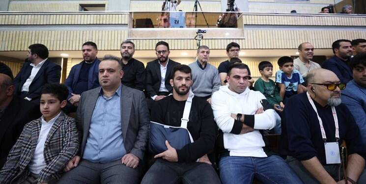 وزیر ورزش تماشاگر فینال لیگ کشتی شد +عکس