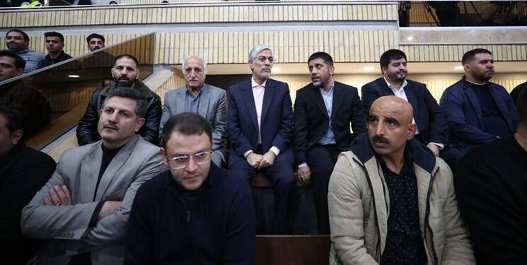 وزیر ورزش تماشاگر فینال لیگ کشتی شد +عکس