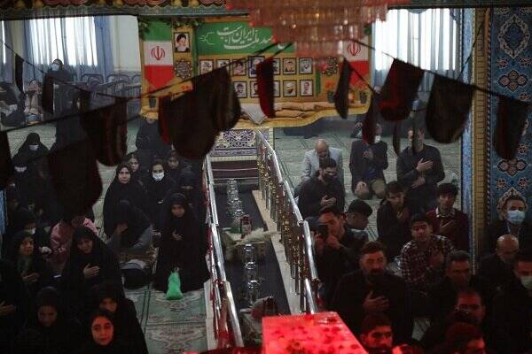 چرا شهدا را به دانشگاهها میآورند؟