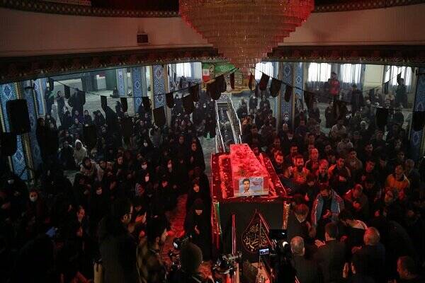 چرا شهدا را به دانشگاهها میآورند؟