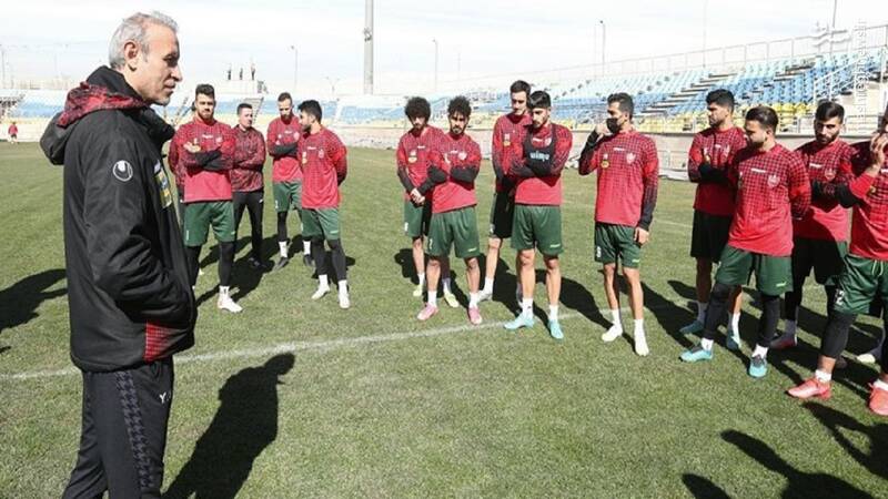 در حق بازیکن پرسپولیس بیرحمی نکنید/ با این امتیاز هنوز بخت قهرمانی هستیم