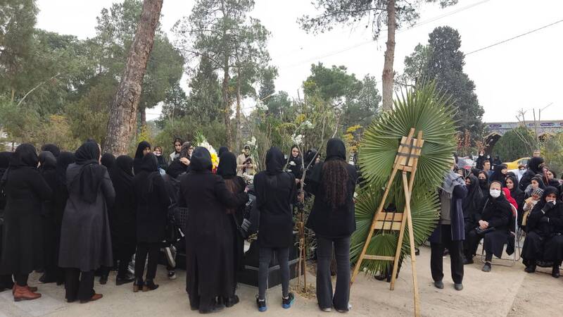 مراسم چهلم آرمیتا در بهشت زهرا برگزار شد