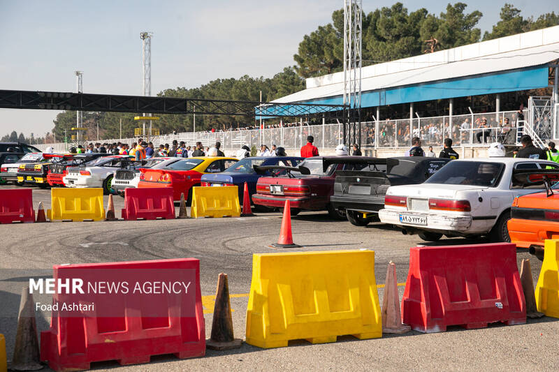 مسابقات کار پارک دریفت در دو کلاس مبتدی و حرفهای صبح روز جمعه ۱۷ آذر ۱۴۰۲ در پیست اتومبیلرانی آزادی برگزار شد.