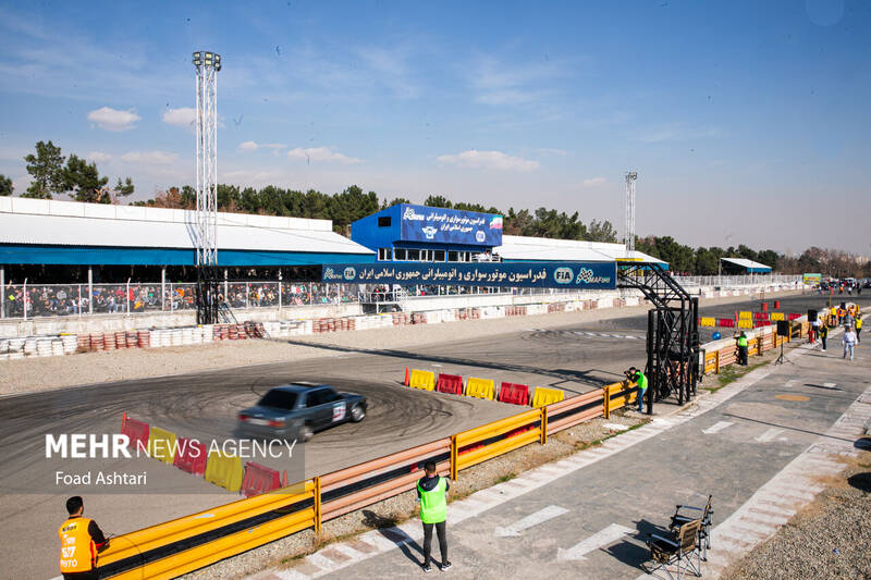 مسابقات کار پارک دریفت در دو کلاس مبتدی و حرفهای صبح روز جمعه ۱۷ آذر ۱۴۰۲ در پیست اتومبیلرانی آزادی برگزار شد.