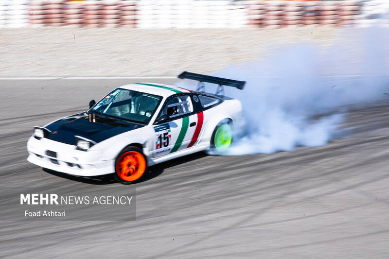 مسابقات کار پارک دریفت در دو کلاس مبتدی و حرفهای صبح روز جمعه ۱۷ آذر ۱۴۰۲ در پیست اتومبیلرانی آزادی برگزار شد.