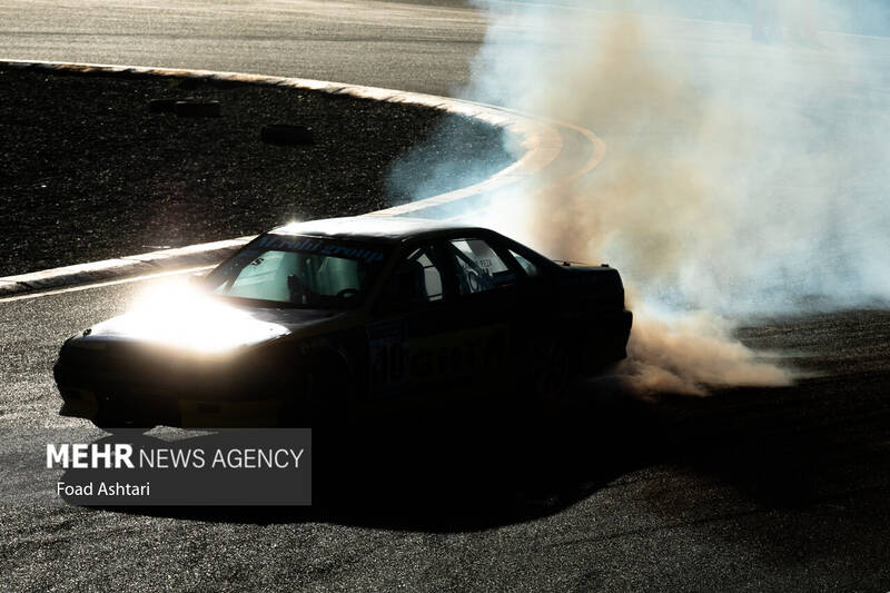 مسابقات کار پارک دریفت در دو کلاس مبتدی و حرفهای صبح روز جمعه ۱۷ آذر ۱۴۰۲ در پیست اتومبیلرانی آزادی برگزار شد.