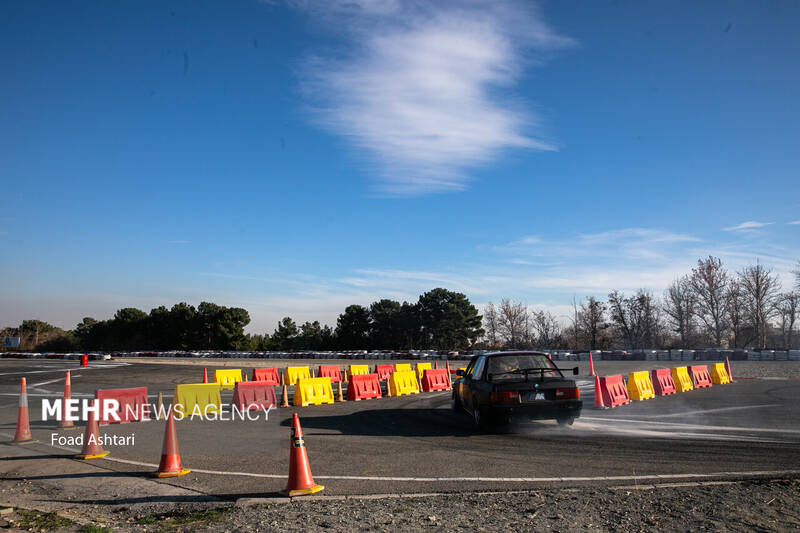 مسابقات کار پارک دریفت در دو کلاس مبتدی و حرفهای صبح روز جمعه ۱۷ آذر ۱۴۰۲ در پیست اتومبیلرانی آزادی برگزار شد.