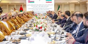 ایران دلارزدایی و صادرات گاز به دنیا را در همکاری با عمان پیش میبرد
