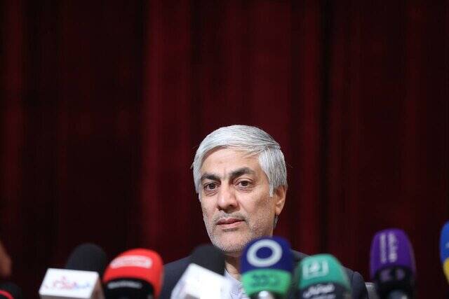 وزیر ورزش: استقلال و پرسپولیس تا پایان سال واگذار میشود/ چرا پول دولت به جیب خارجیها میرود؟
