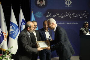 ایران خودرو صنعت برگزیده در تعامل پایدار با دانشگاه شد ی