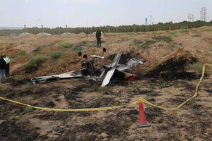 تصاویر جدید از سقوط هواپیمای تک سرنشین در کازرون