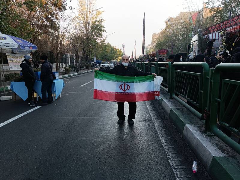 تشییع پیکر ۱۱۰ شهید گمنام در تهران +عکس و فیلم