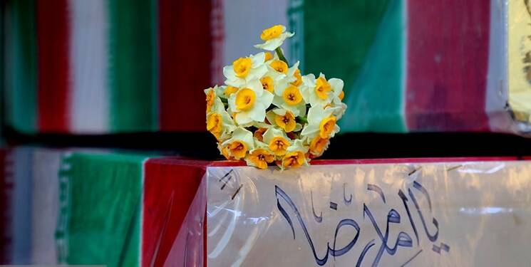 دستهای شهید روی سر دخترش 3