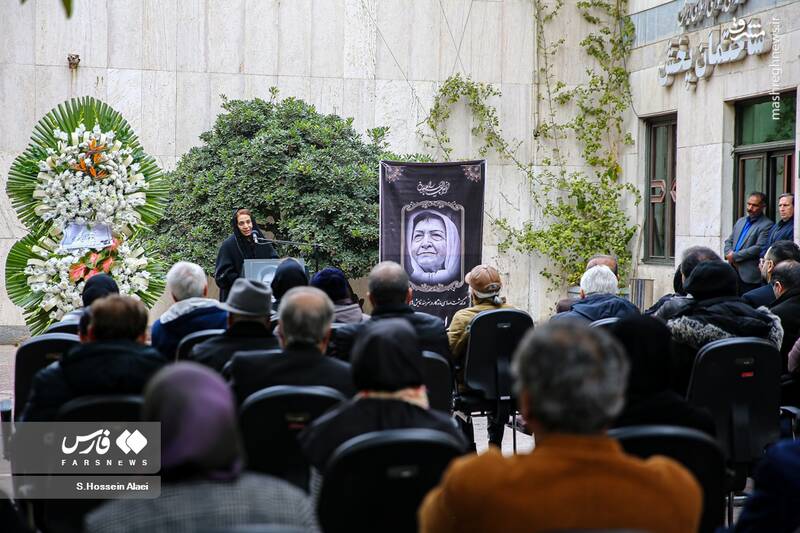 عکس / حضور چهرهها در مراسم تشییع پیکر "توران مهرزاد" 16