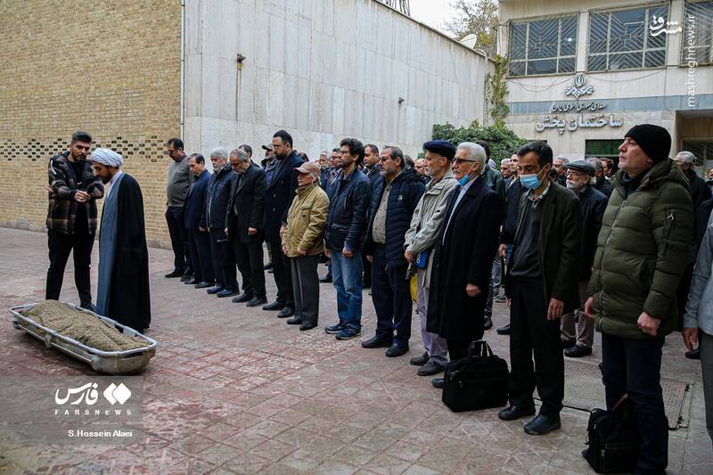 عکس / حضور چهرهها در مراسم تشییع پیکر "توران مهرزاد" 14