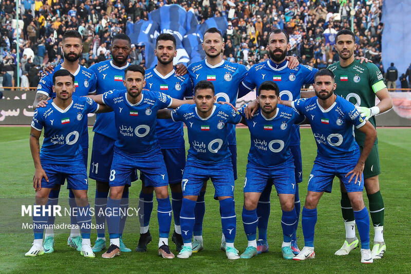 دیدار تیم های فوتبال استقلال تهران و پیکان تهران