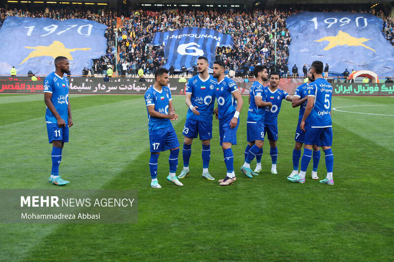 دیدار تیم های فوتبال استقلال تهران و پیکان تهران