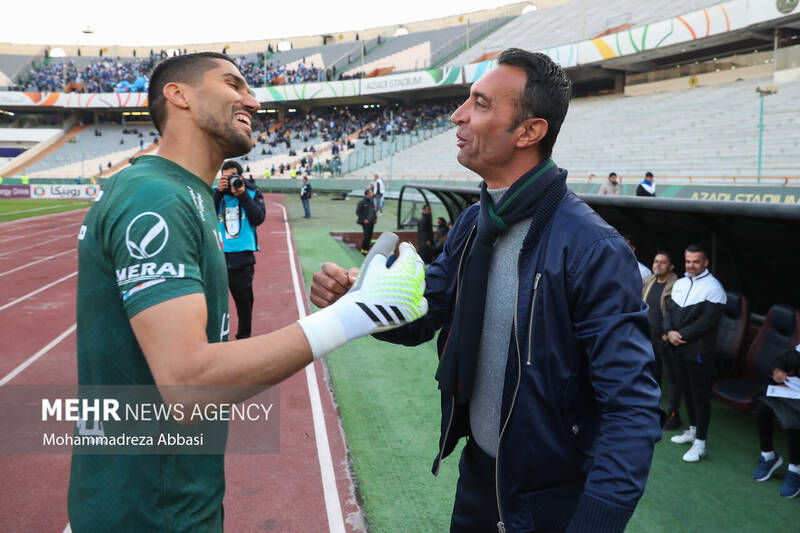 دیدار تیم های فوتبال استقلال تهران و پیکان تهران