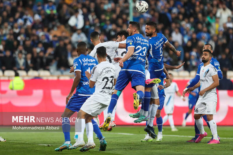 دیدار تیم های فوتبال استقلال تهران و پیکان تهران