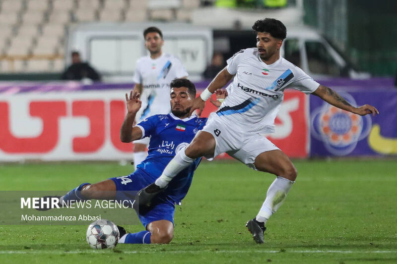 دیدار تیم های فوتبال استقلال تهران و پیکان تهران