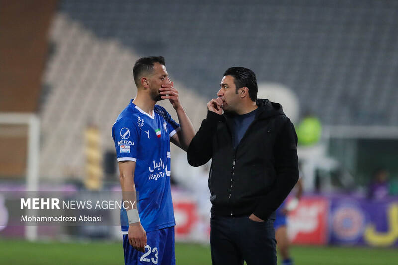 دیدار تیم های فوتبال استقلال تهران و پیکان تهران