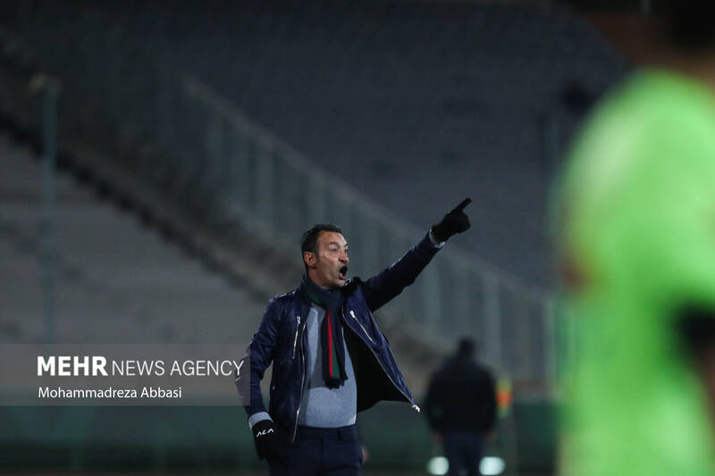 دیدار تیم های فوتبال استقلال تهران و پیکان تهران