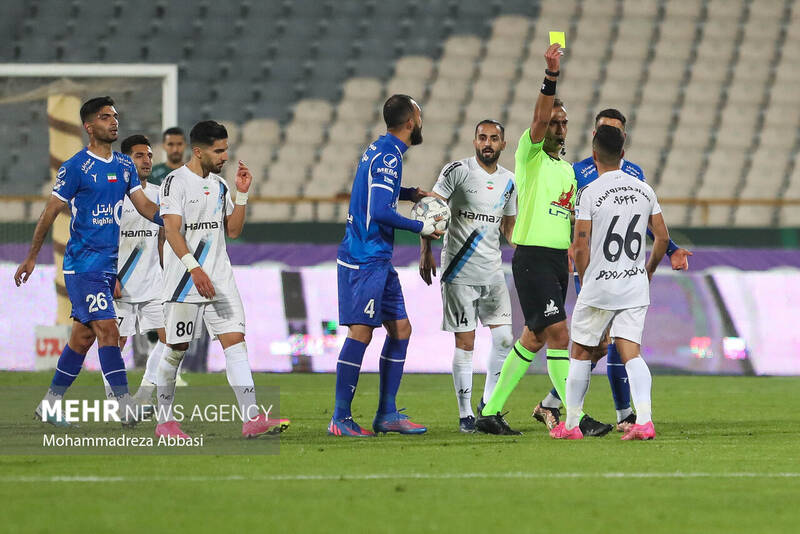 دیدار تیم های فوتبال استقلال تهران و پیکان تهران