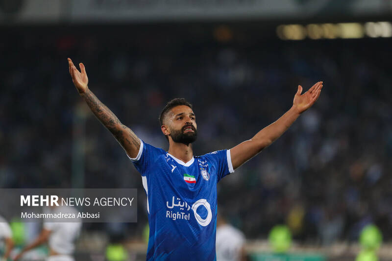 دیدار تیم های فوتبال استقلال تهران و پیکان تهران