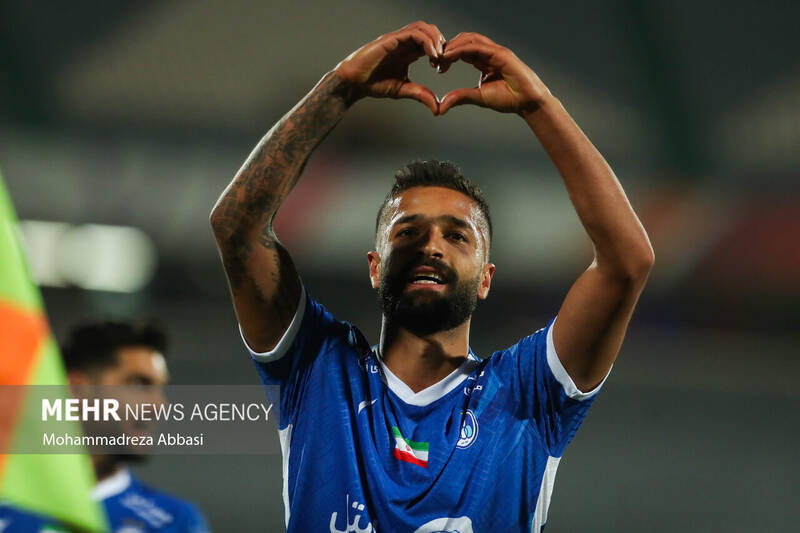 دیدار تیم های فوتبال استقلال تهران و پیکان تهران